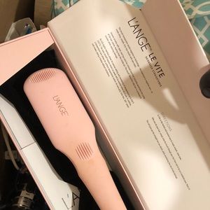 L’ange Le vite hairbrush straightener